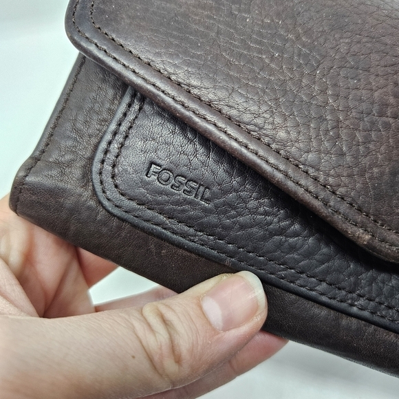 Fossil dark brown east west leather wallet - Picture 4 of 11